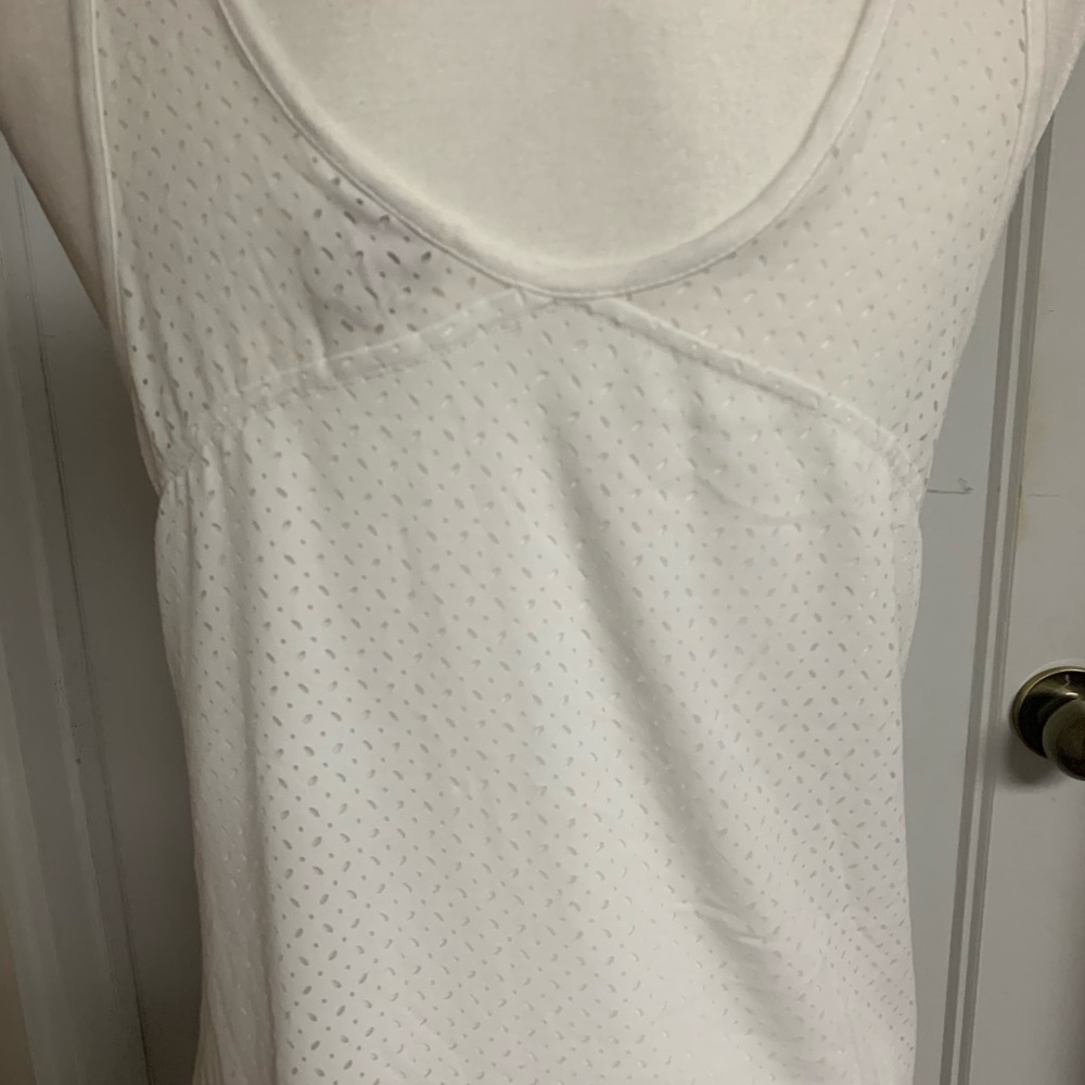 White Tank - Picture 4 of 5